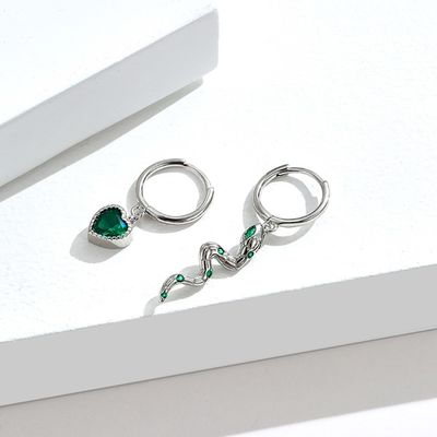2.1x0.7cm 2.3g Sterling Silver Heart Shaped Earrings Crystal Snake Hoop Earring OEM